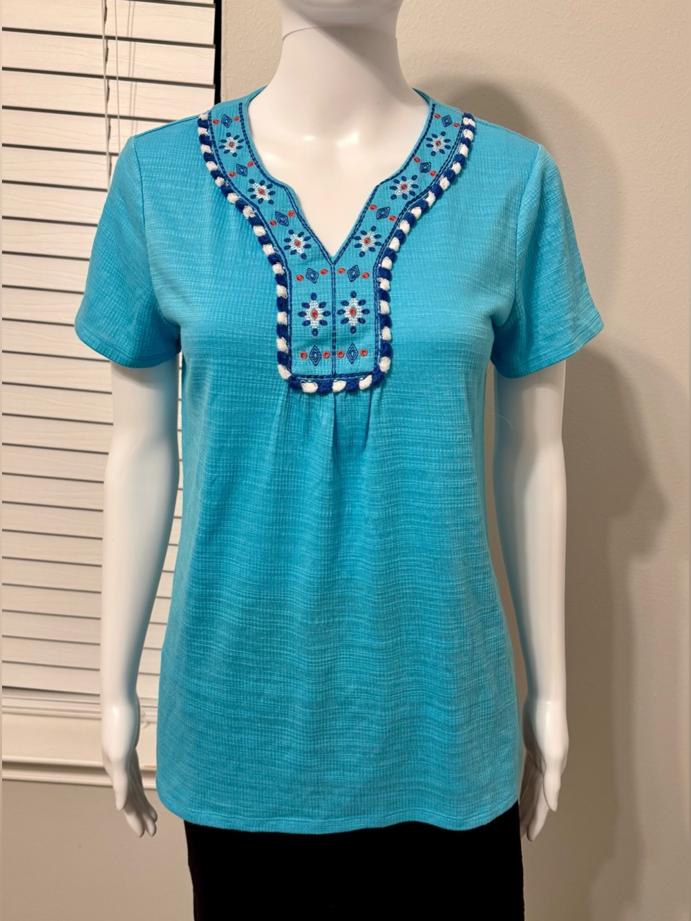 Ruby Rd, Size-XS. Women's light blue tunic-style T-shirt with embroidery. New.